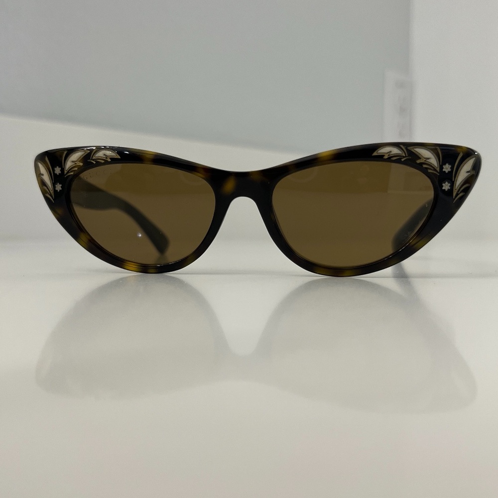 Gucci Cat Eye Sunglasses with Case